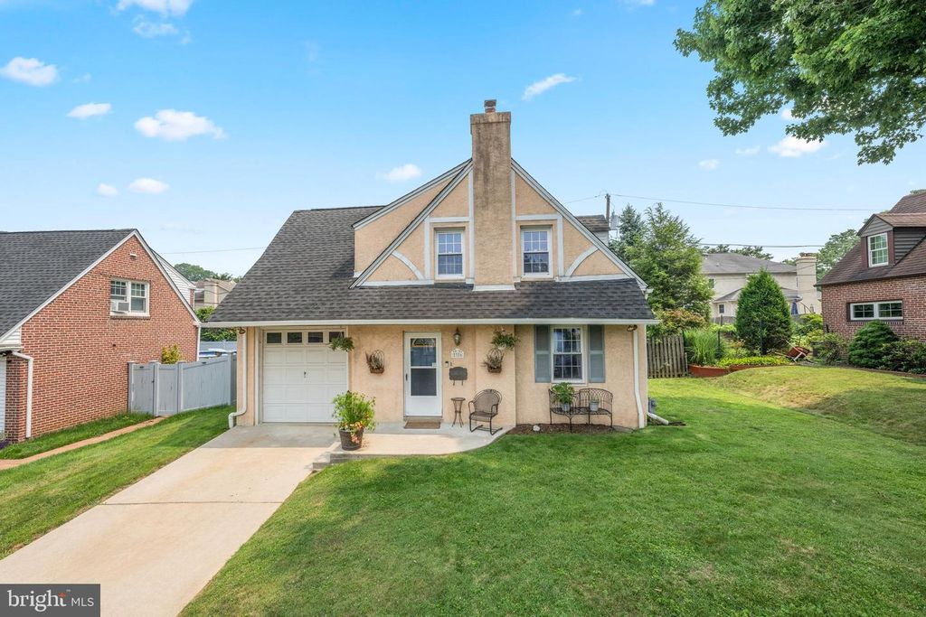2326 S GILINGER RD, Lafayette Hill, PA 19444
