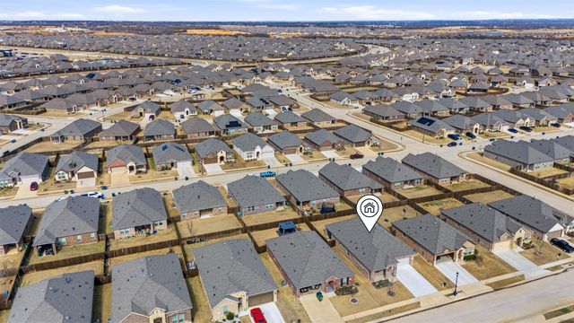 10313 Fountain Gate Street, Aubrey, TX 76227