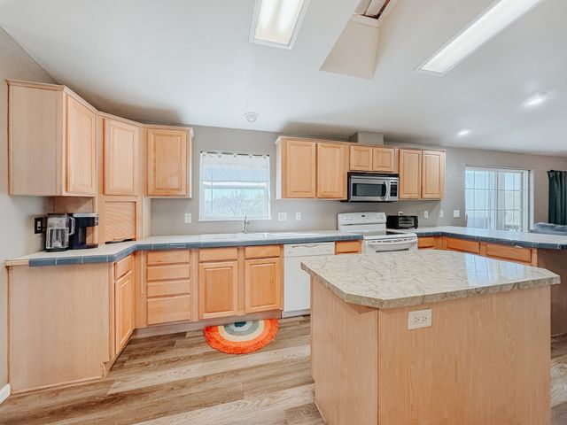 932 SE County Road 2240, Corsicana, TX 75109