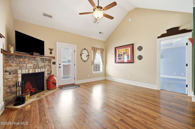 2012 Croyden Circle B, Greenville, NC 27834
