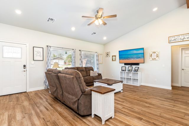 26800 S 621 Place, Grove, OK 74344