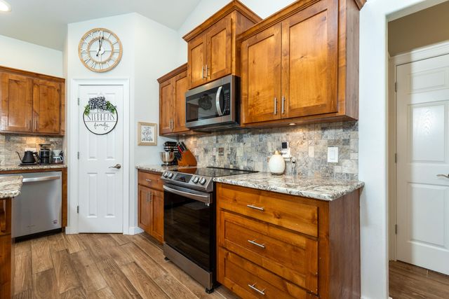 26800 S 621 Place, Grove, OK 74344