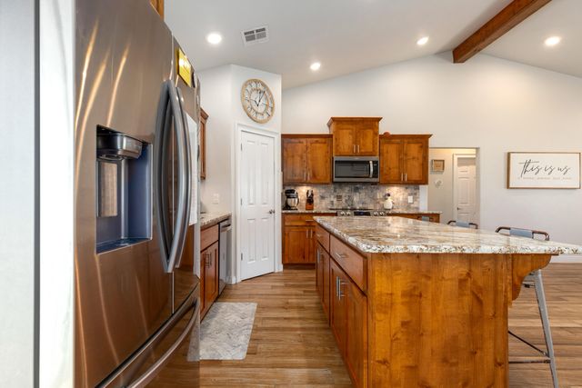 26800 S 621 Place, Grove, OK 74344