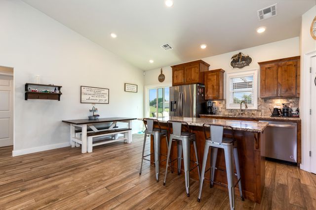 26800 S 621 Place, Grove, OK 74344