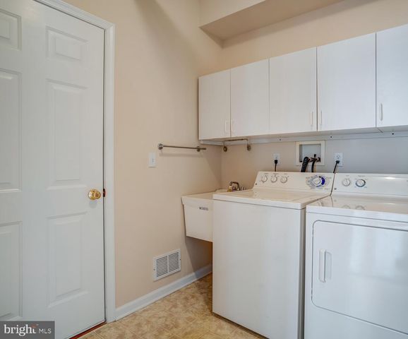 22 PIERHEAD DR, Barnegat, NJ 08005