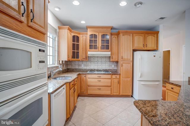 22 PIERHEAD DR, Barnegat, NJ 08005