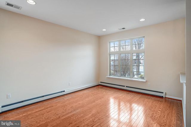 22 PIERHEAD DR, Barnegat, NJ 08005