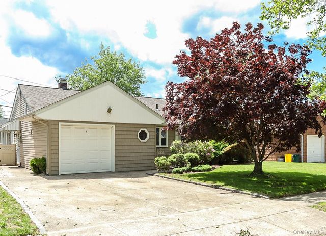 32 Sycamore Road, Valley Stream, NY 11581