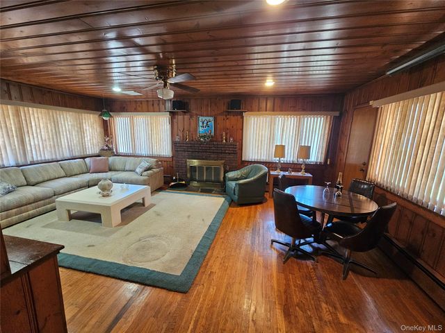 32 Sycamore Road, Valley Stream, NY 11581