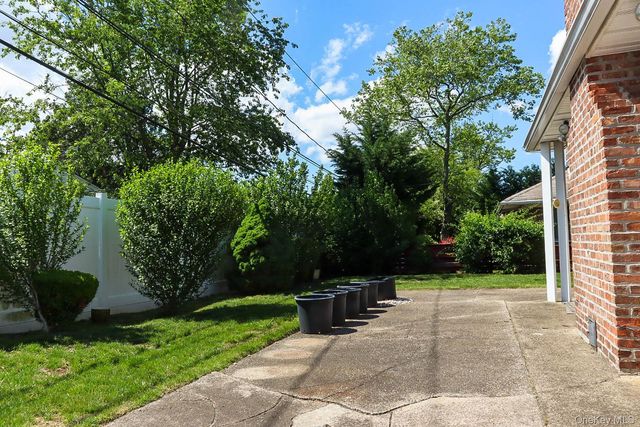 32 Sycamore Road, Valley Stream, NY 11581
