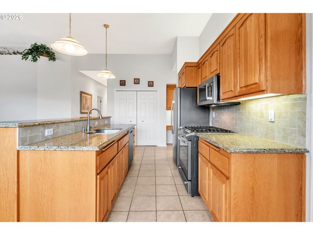 2545 WALNUT RIDGE Dr, Springfield, OR 97477