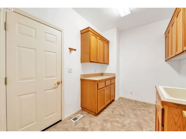 2545 WALNUT RIDGE Dr, Springfield, OR 97477