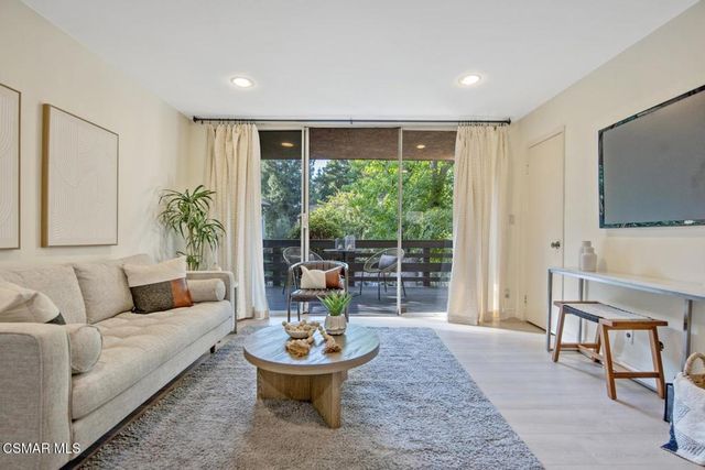 21900 Marylee Street 261, Woodland Hills, CA 91367