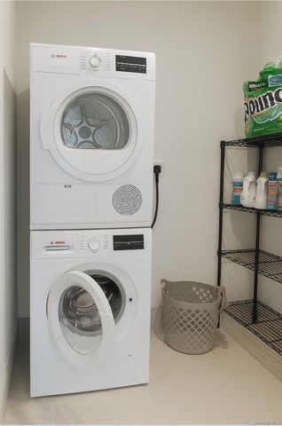 131-03 40th Road 18M, Flushing, NY 11354