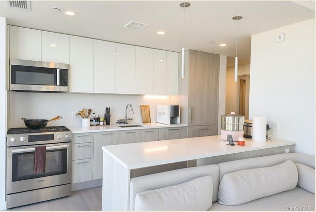 131-03 40th Road 18M, Flushing, NY 11354