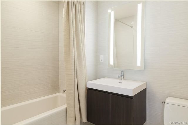 131-03 40th Road 18M, Flushing, NY 11354