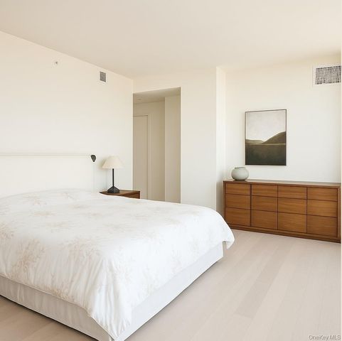 131-03 40th Road 18M, Flushing, NY 11354