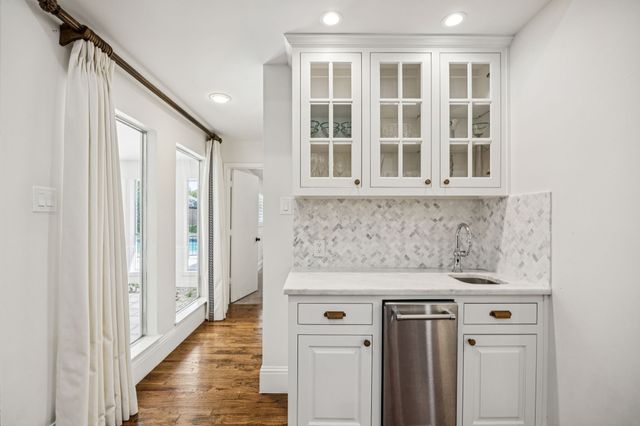 7010 Mckamy Boulevard, Dallas, TX 75248