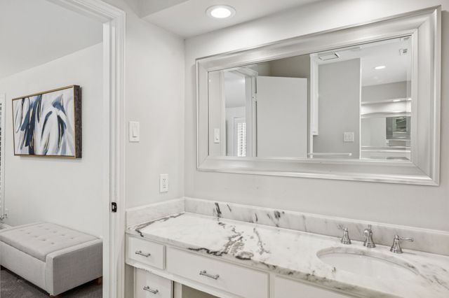 7010 Mckamy Boulevard, Dallas, TX 75248