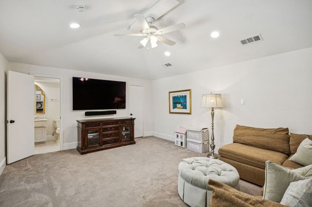 7010 Mckamy Boulevard, Dallas, TX 75248