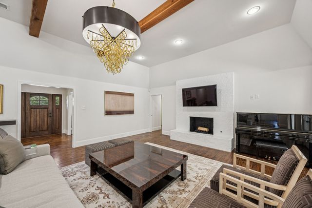 7010 Mckamy Boulevard, Dallas, TX 75248