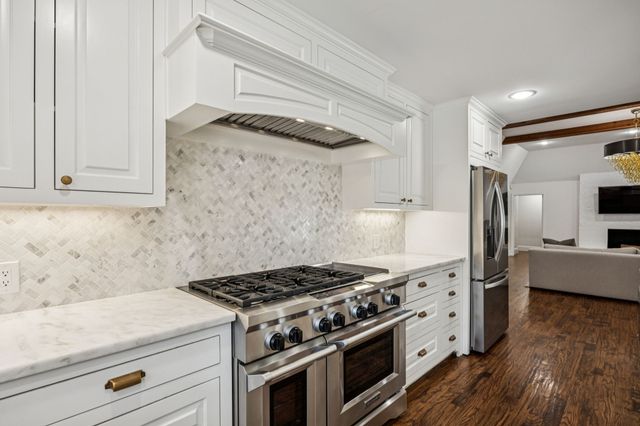 7010 Mckamy Boulevard, Dallas, TX 75248