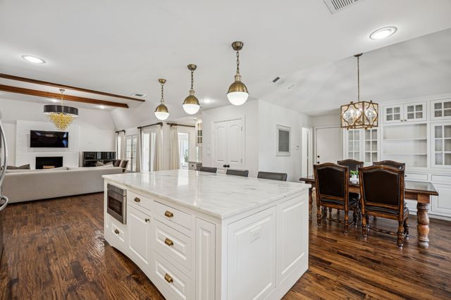 7010 Mckamy Boulevard, Dallas, TX 75248