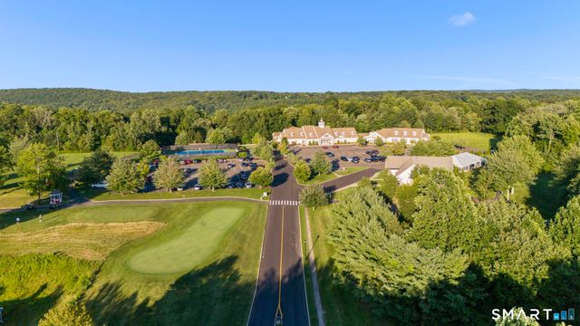 171 Country Club Drive 171, Oxford, CT 06478