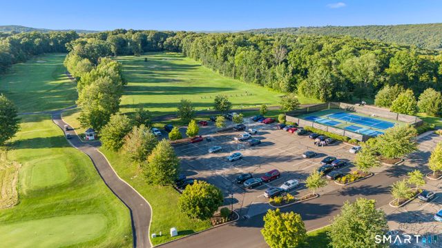 171 Country Club Drive 171, Oxford, CT 06478