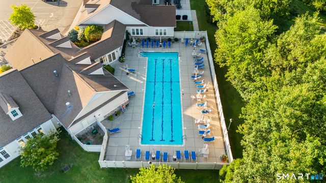 171 Country Club Drive 171, Oxford, CT 06478