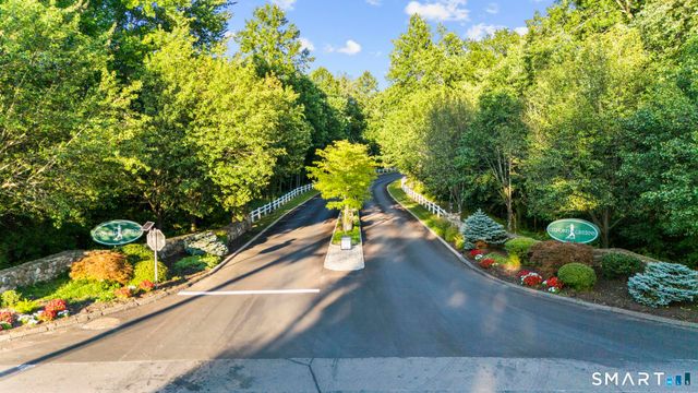 171 Country Club Drive 171, Oxford, CT 06478