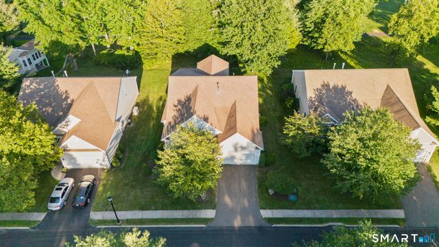 171 Country Club Drive 171, Oxford, CT 06478