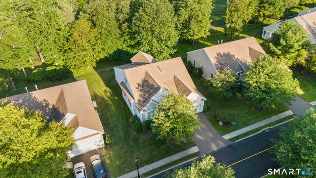 171 Country Club Drive 171, Oxford, CT 06478