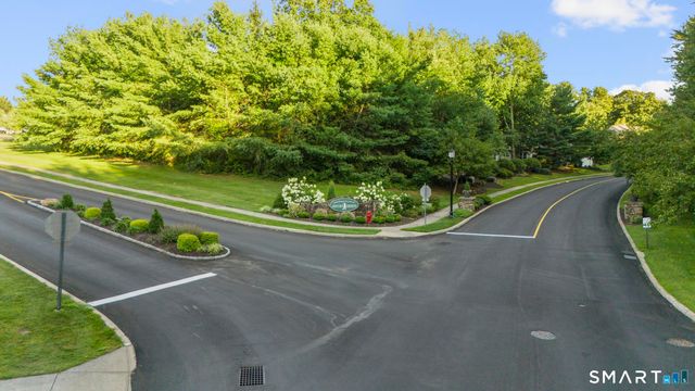 171 Country Club Drive 171, Oxford, CT 06478