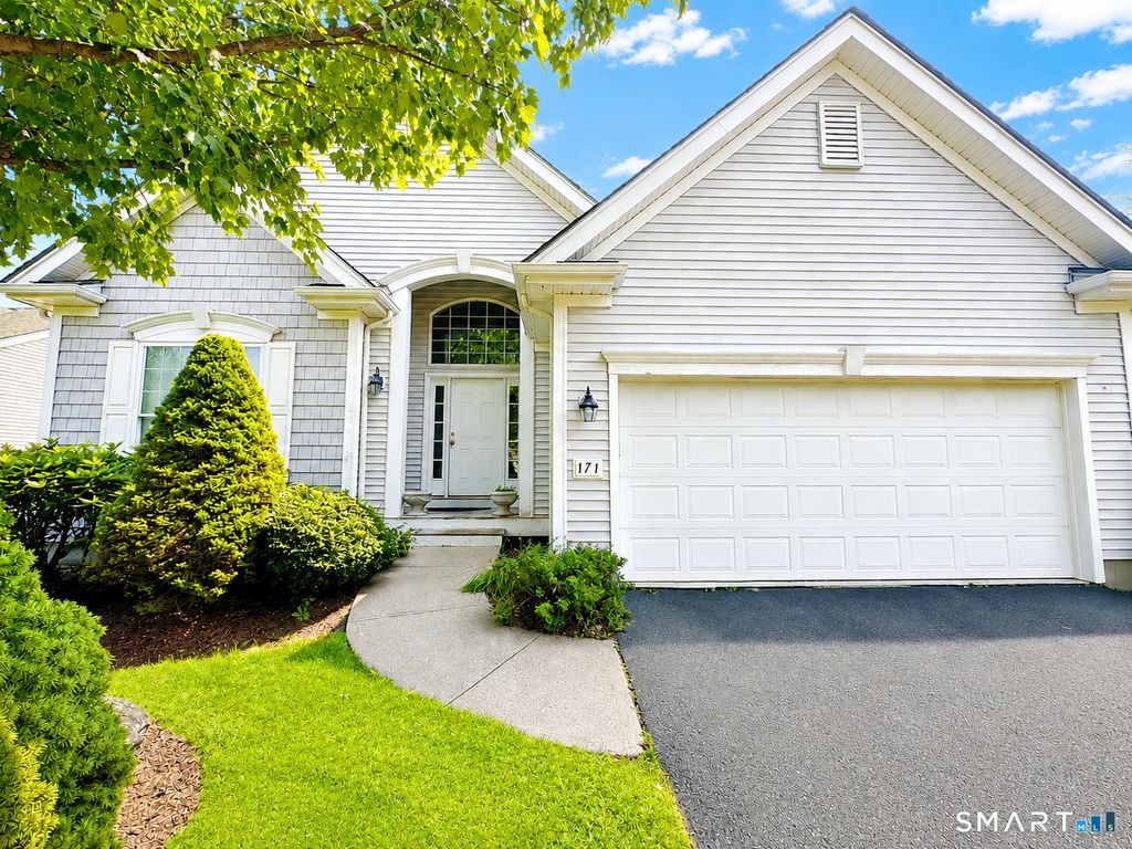 171 Country Club Drive 171, Oxford, CT 06478