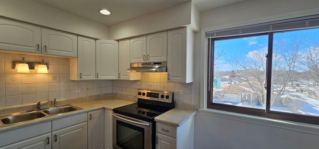 7535 Tiffany Drive 3B, Orland Park, IL 60462