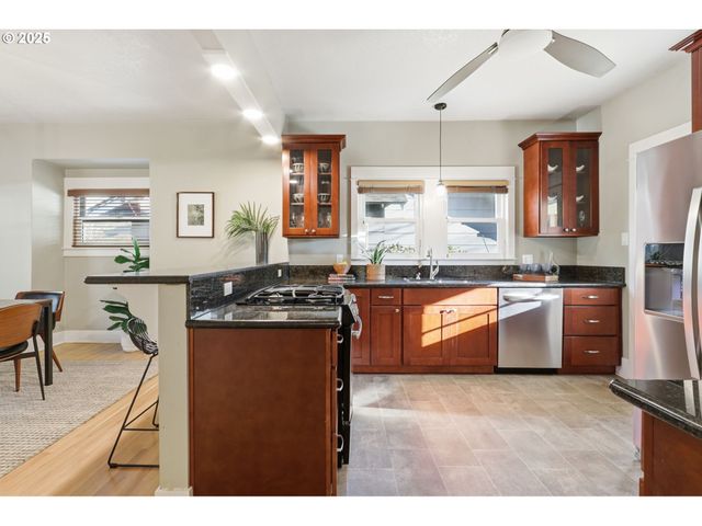 3424 Ne HANCOCK St, Portland, OR 97212