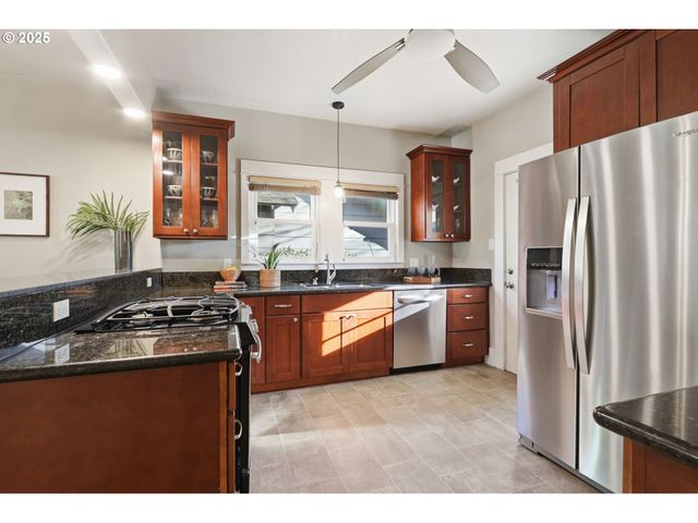 3424 Ne HANCOCK St, Portland, OR 97212