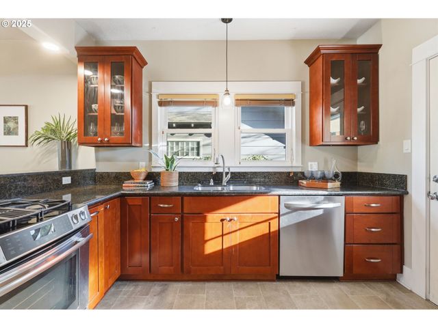 3424 Ne HANCOCK St, Portland, OR 97212