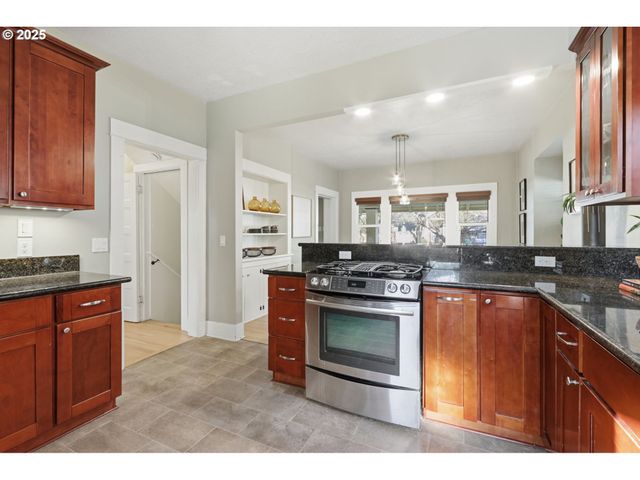 3424 Ne HANCOCK St, Portland, OR 97212