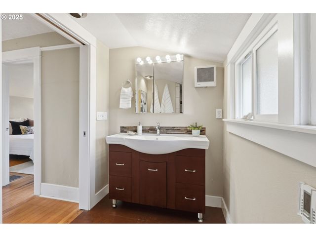 3424 Ne HANCOCK St, Portland, OR 97212