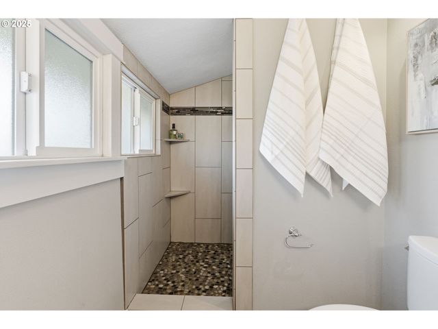 3424 Ne HANCOCK St, Portland, OR 97212