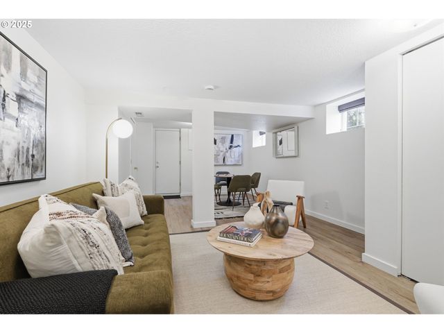 3424 Ne HANCOCK St, Portland, OR 97212