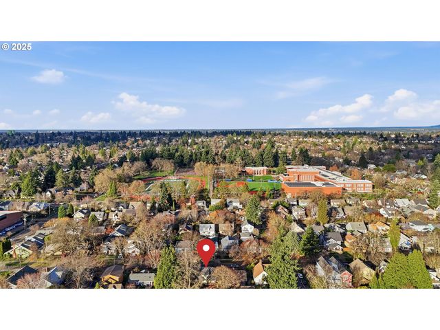 3424 Ne HANCOCK St, Portland, OR 97212