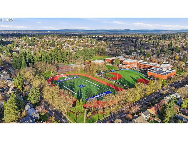 3424 Ne HANCOCK St, Portland, OR 97212