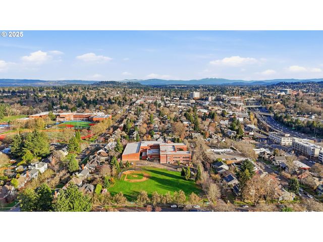 3424 Ne HANCOCK St, Portland, OR 97212