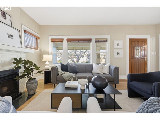 3424 Ne HANCOCK St, Portland, OR 97212