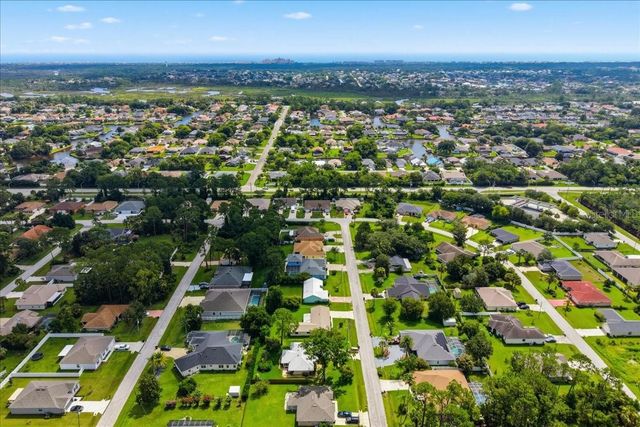 10 FENWICK LANE, Palm Coast, FL 32137