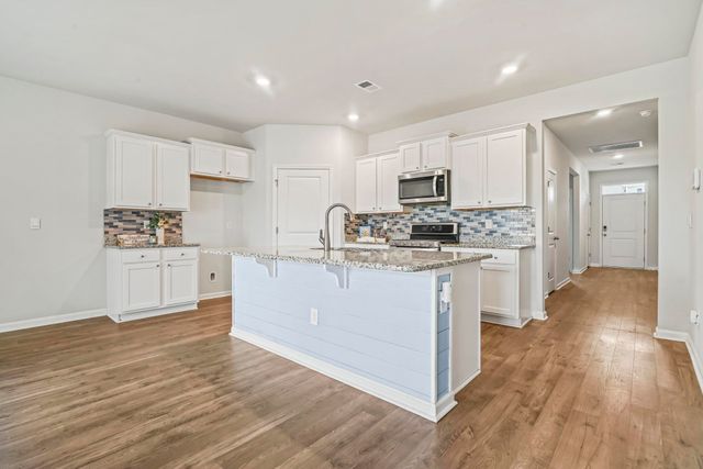 2048 Ridgedale Dr., Conway, SC 29526