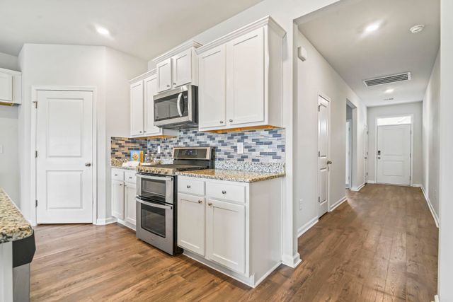 2048 Ridgedale Dr., Conway, SC 29526